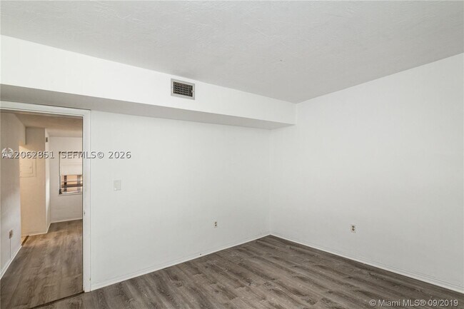 Building Photo - 1500 NE 127th St