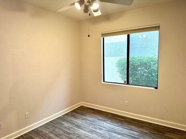 Building Photo - Gorgeous remodel update! No neighbors behind hillside lot