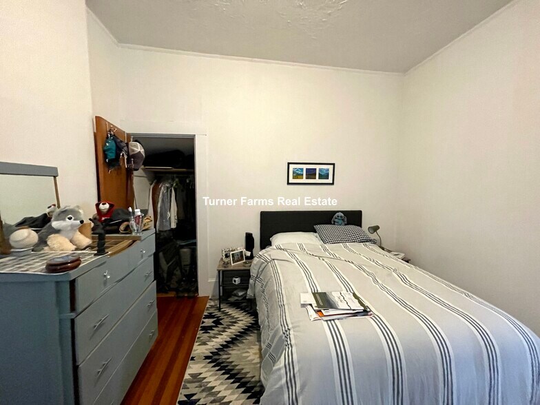 Building Photo - 38 Newton St