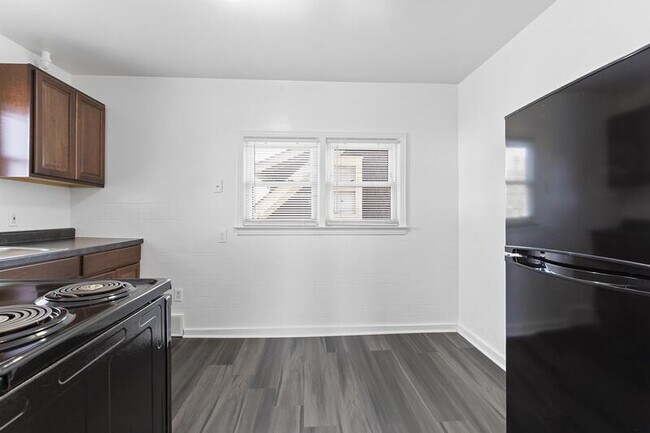 Building Photo - 216 Jones St