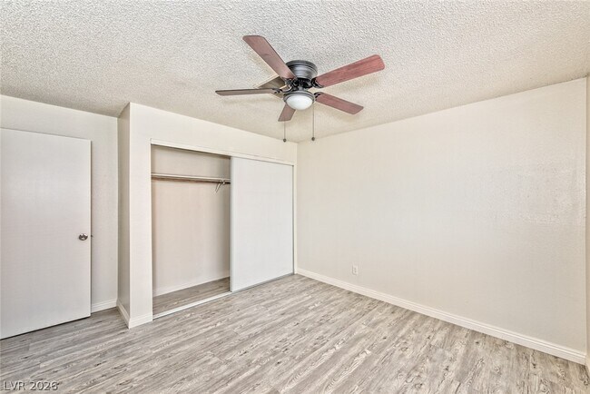 Building Photo - 2080 E Karen Ave