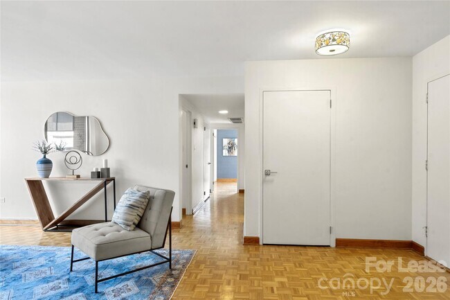 Building Photo - 1300 Queens Rd