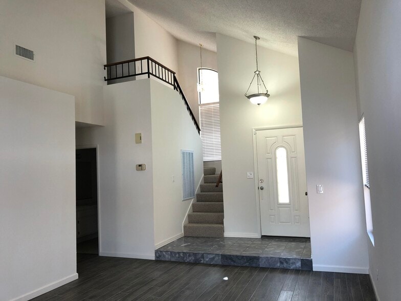 Building Photo - 147 Coventry Dr