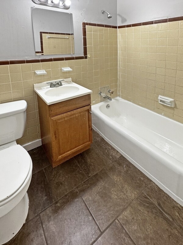 Building Photo - 1707 Buena Vista Cir SE