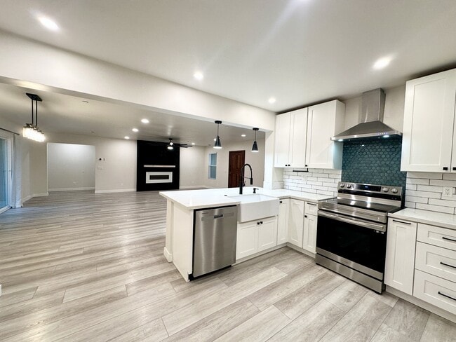 Building Photo - 2315 Tavern Rd