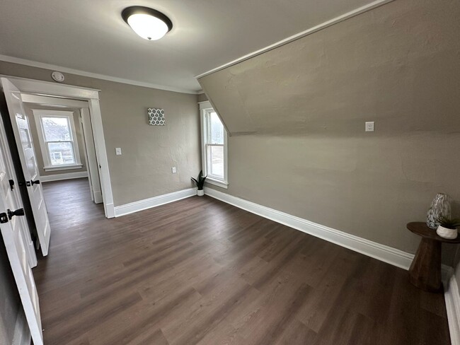 Building Photo - Newly remodeled 3 bed, 1 bath home for ren...