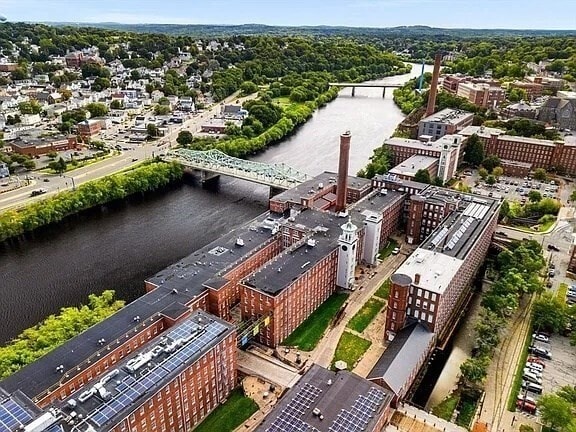 Building Photo - 130 John St