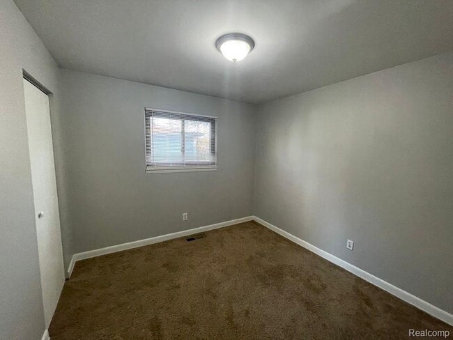 Building Photo - 59 W Harwood Ave