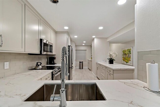 Building Photo - 6500 Sunset Way