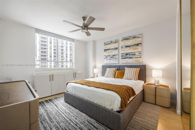 Building Photo - 801 Brickell Key Blvd