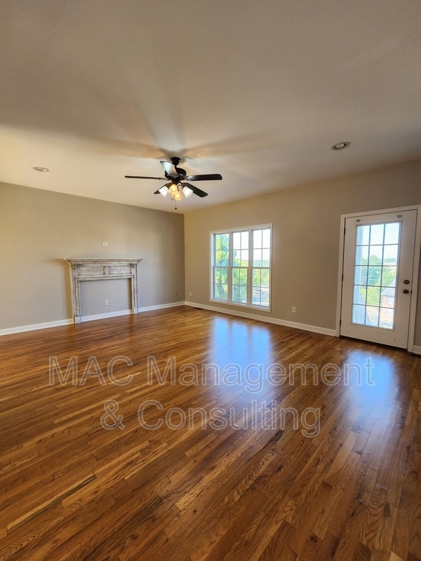 Building Photo - 1028 Nottingham Dr