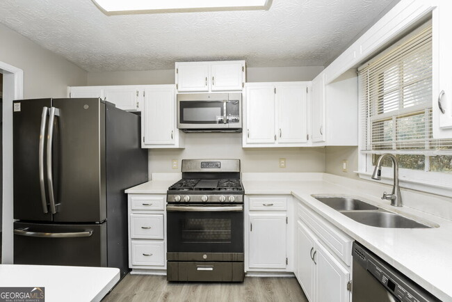 Building Photo - 80 Belmont Park Ln