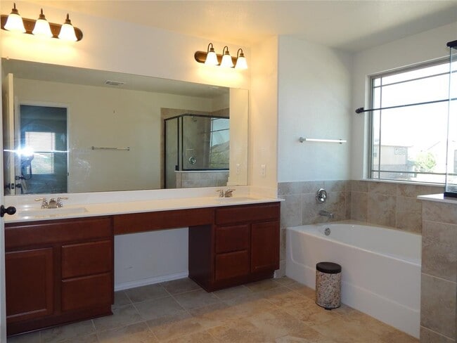 Building Photo - 358 Alamosa Dr