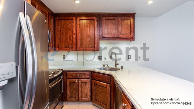 Building Photo - 4 Carriage Ln