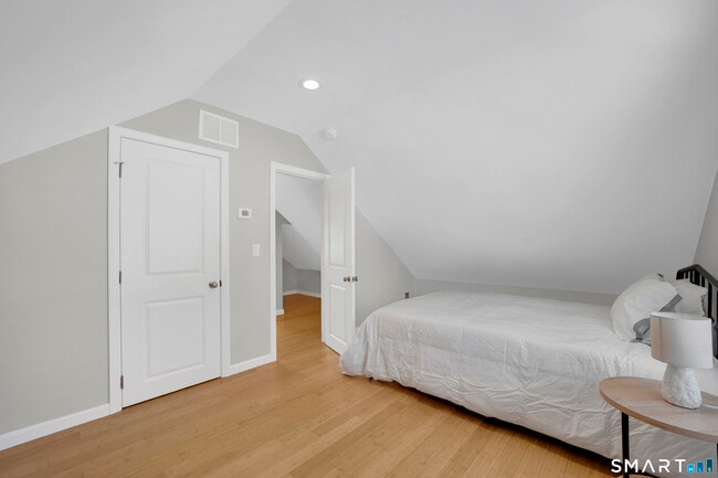 Building Photo - 10 Elm Ave