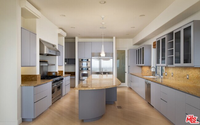 Building Photo - 3235 Rambla Pacifico St