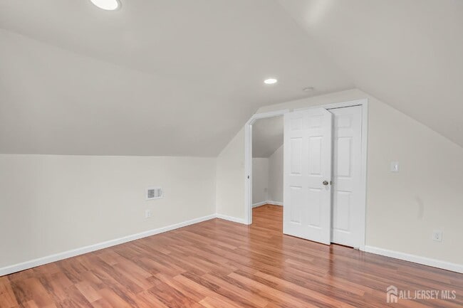 Building Photo - 58 Rose St