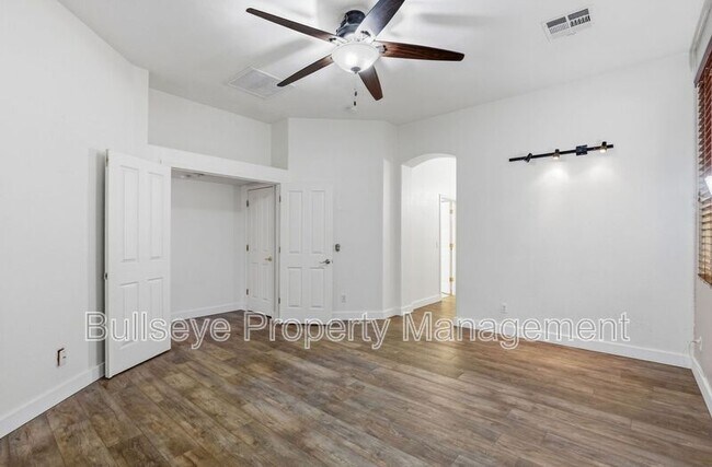 Building Photo - 6519 S 5th Way