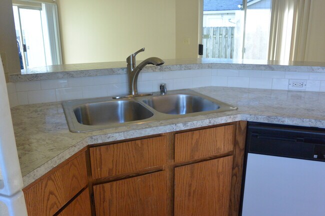Building Photo - 8307 NE Starflower Ct