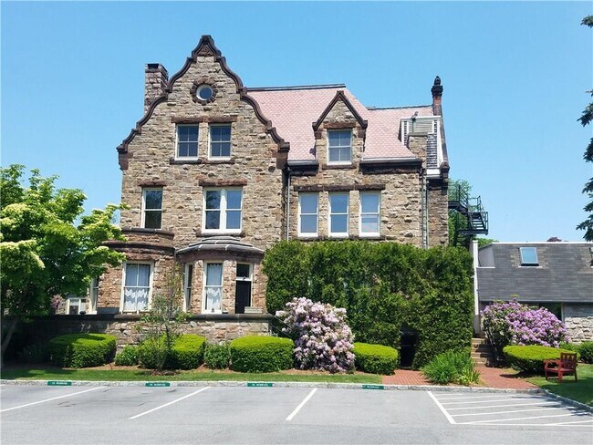 Building Photo - 364 Bellevue Ave
