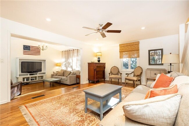 Building Photo - 2690 Ridgemore Rd NW