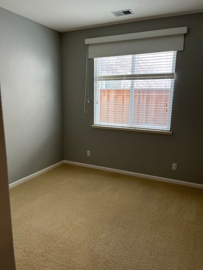 Building Photo - Beautiful Large Home in Wildhorse