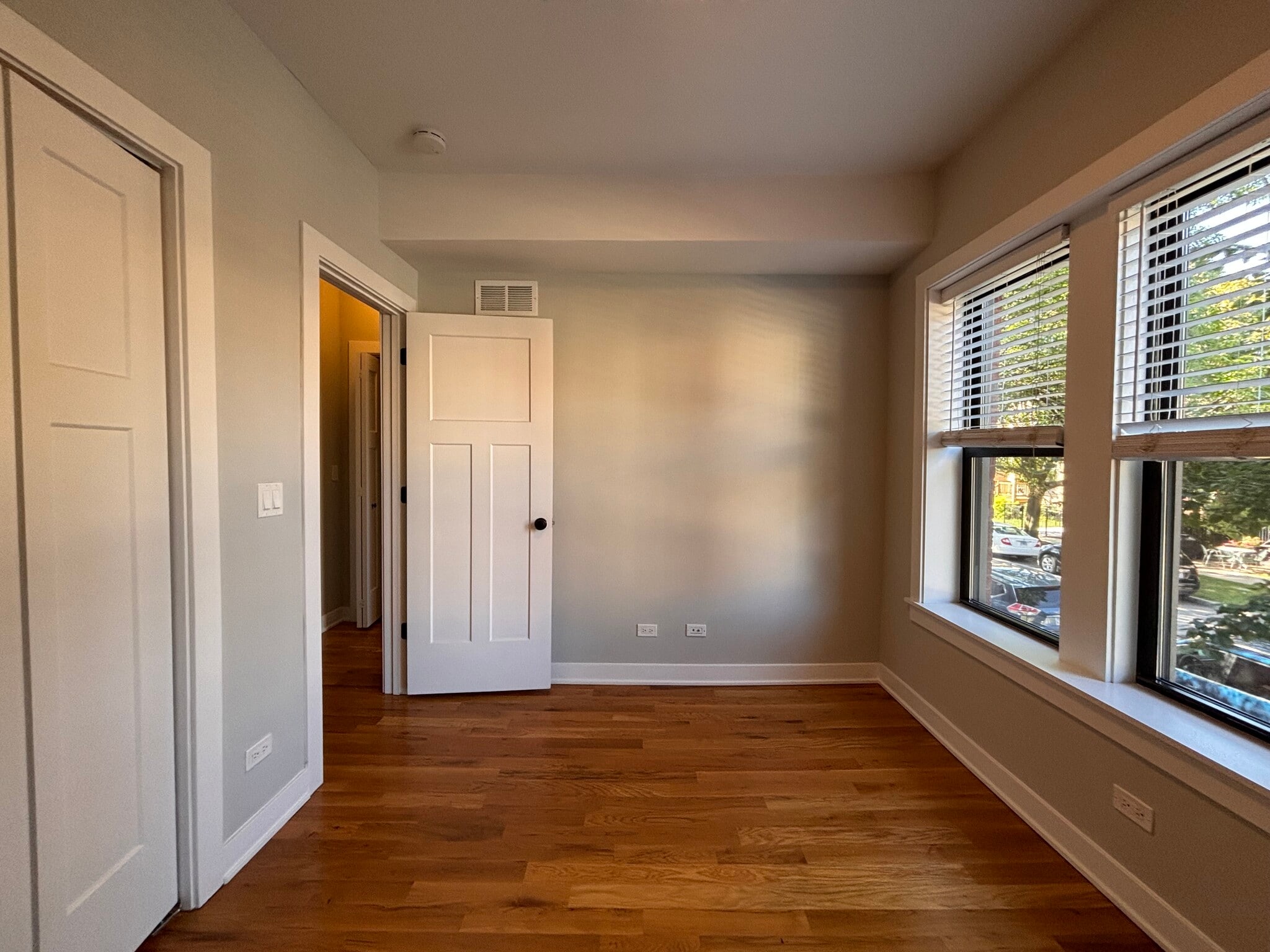 Building Photo - 2203 W Eastwood Ave