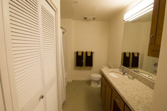 Building Photo - 1020 12th St