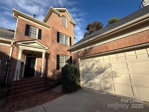 Building Photo - 1109 S Kings Dr