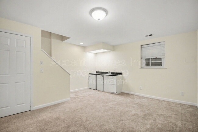 Building Photo - 449 Old Town Ct