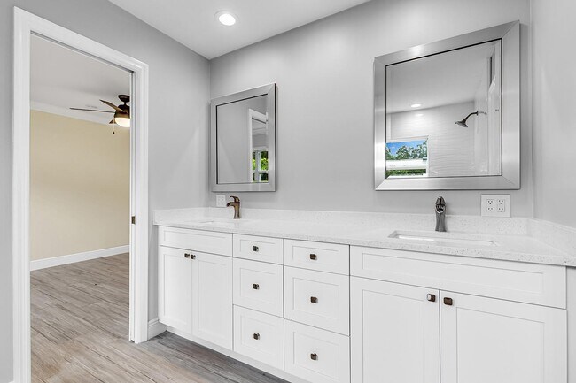 Building Photo - 12831 Shore Dr