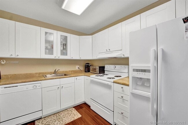 Building Photo - 3800 S Ocean Dr