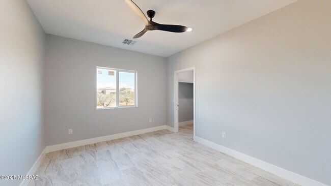 Building Photo - 7095 W Los Reales Rd