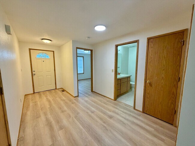 Building Photo - INQUIRE WITH IN FOR ANY MOVEIN SPECIALS Cute Ranch, Location Location in Prairie School district