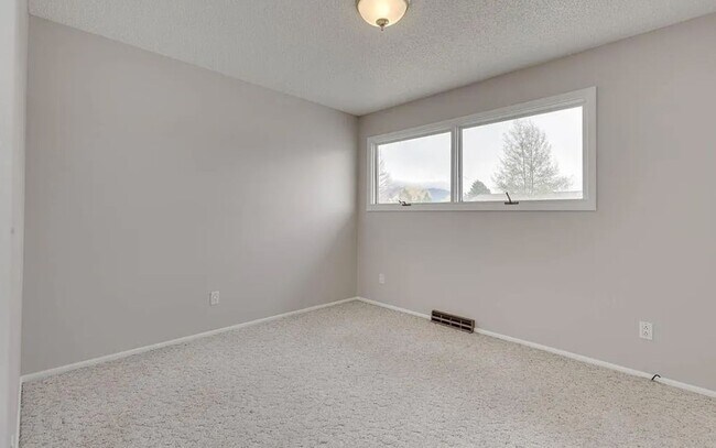 Building Photo - FULLY GUTTED & RENOVATED 5-Bedroom Home in...