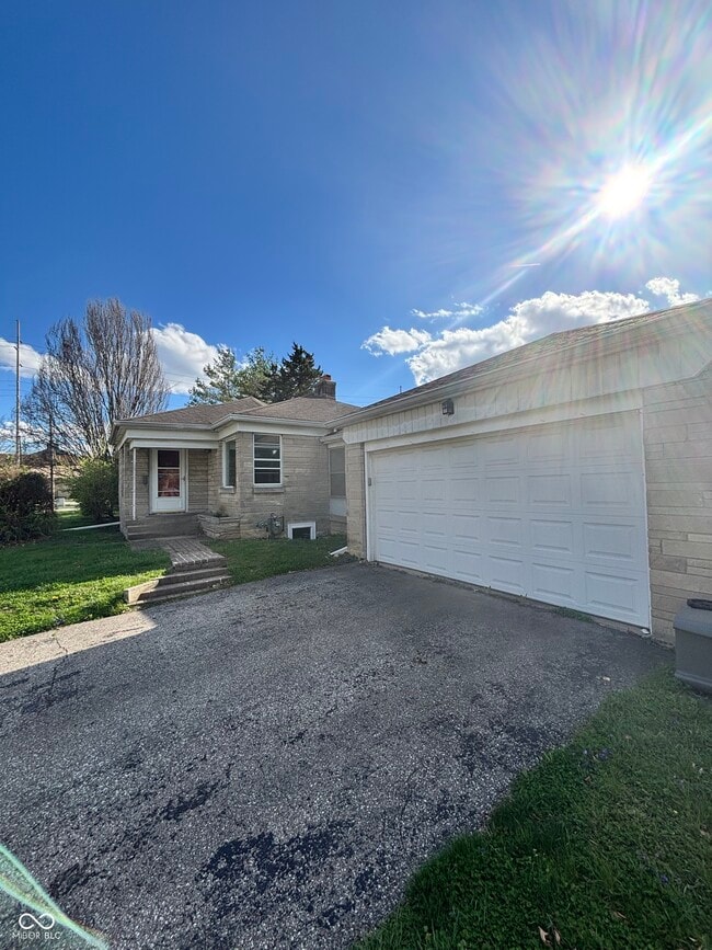 Building Photo - 402 W 52nd St