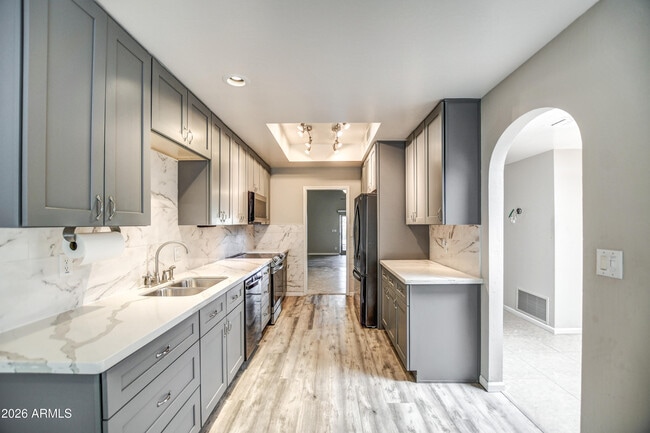 Building Photo - 16518 Lost Arrow Dr