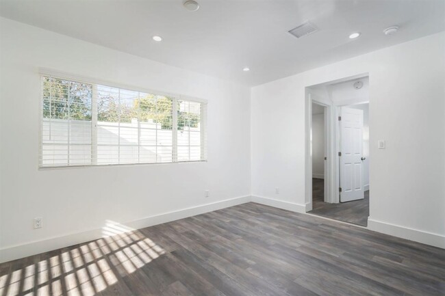 Building Photo - Beautifully remodeled 2 bedroom home