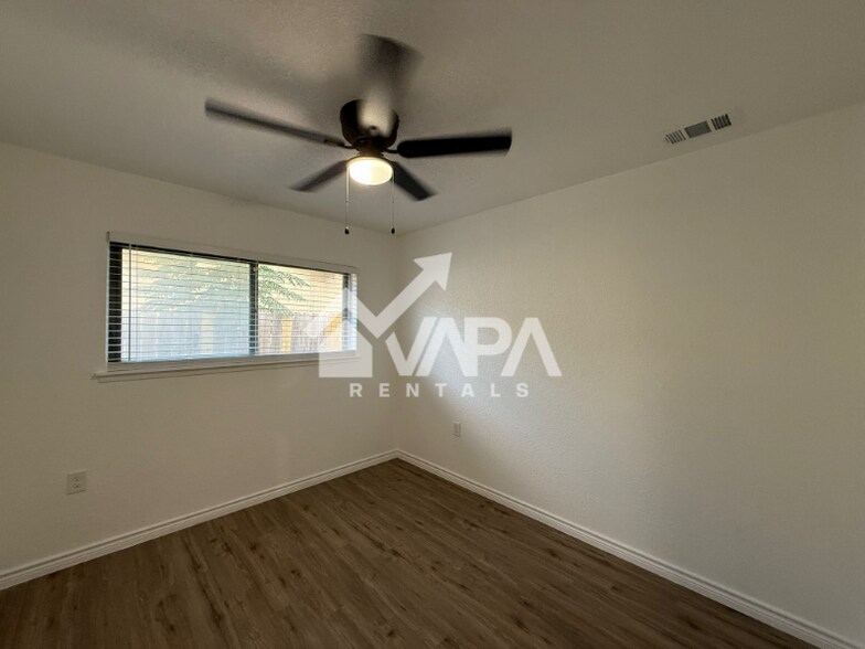 Building Photo - 4322 Las Cruces St