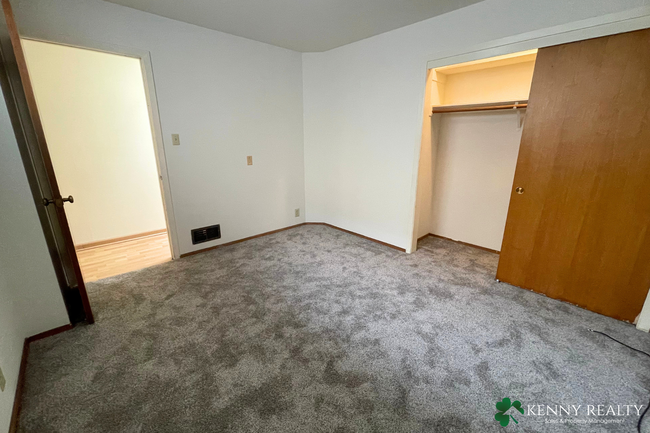 Building Photo - Upper 3 Bedroom, 2 Bathroom Unit of a Dupl...