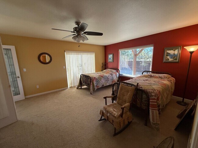 Building Photo - Spacious 4 Bed, 3 Bath Home - Terrango Glen
