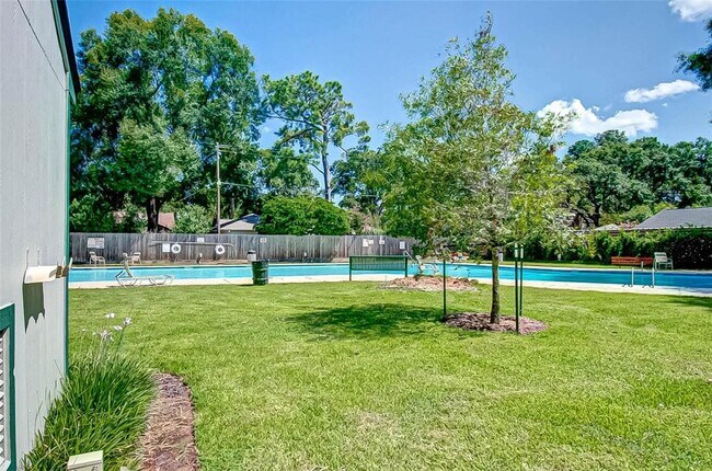 Building Photo - 1104 W Tri Oaks Ln