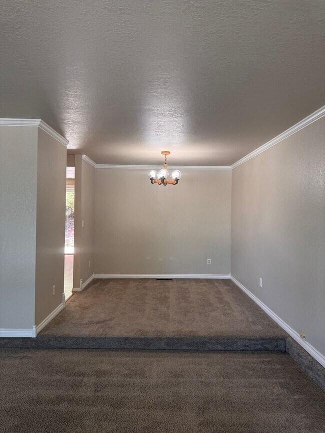 Building Photo - 5303 N Sky Vista Ave