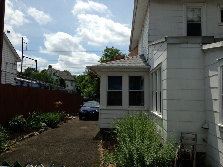 Parking for APt 1 - 2763 Mount Carmel Ave