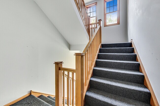 Building Photo - 2042 W Pierce Ave