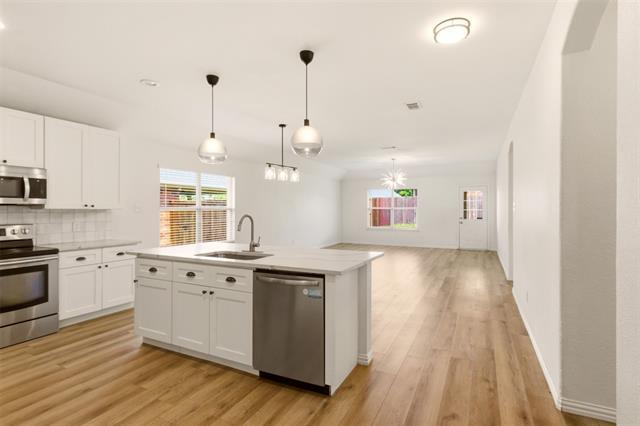 Building Photo - 2201 Willow Creek Dr