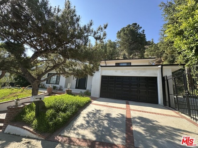 Primary Photo - 9781 Blantyre Dr