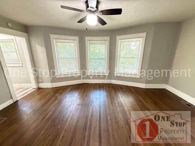 Building Photo - Spacious 3-bedroom, 2-bath house in Kansas...