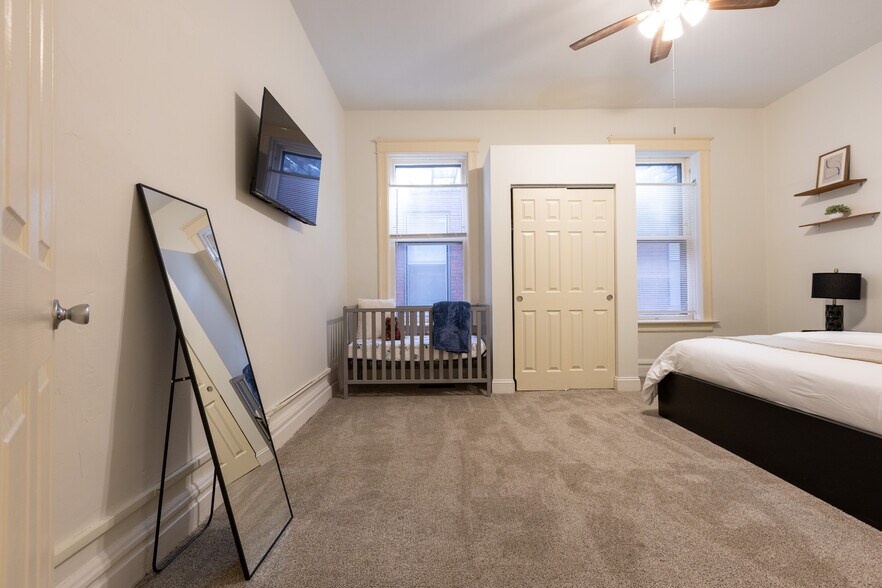 Building Photo - 4374 W Pine Blvd