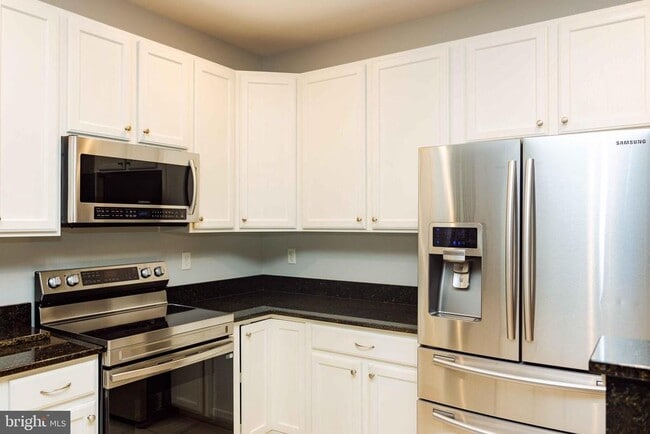 Building Photo - 6029 Blue Point Ct